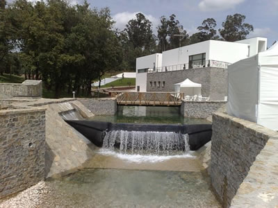 Bookend rubber dam has overflow and there is a control room on the shore.