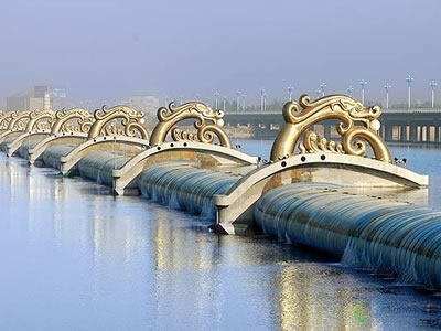Many beautiful piers are above the blue air inflatable rubber dam.