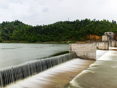 Water is flowing to downstream through shield type rubber dam.
